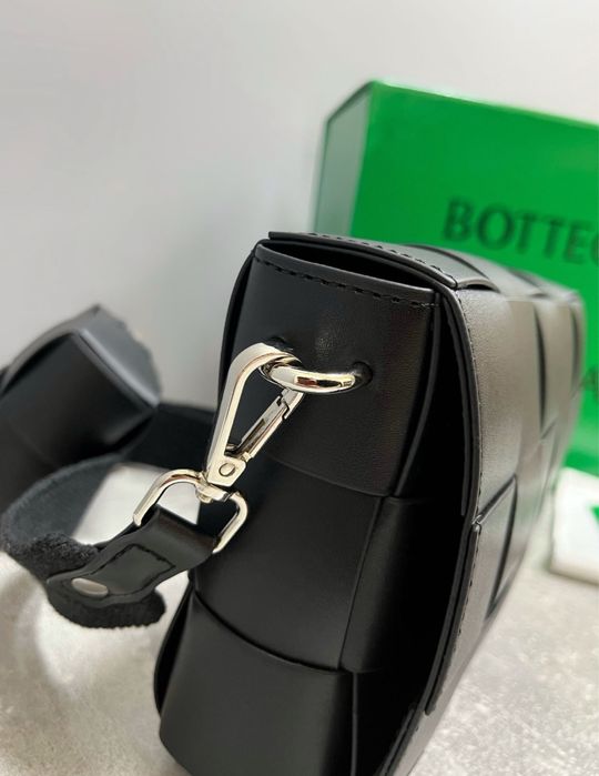 Bottega Veneta Cassette сумка чорна шкіряна чоловіча мужская