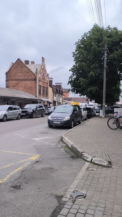 Оренда 35 м2 біля центрального ринку Стрий вул Успенська 44 світло 10