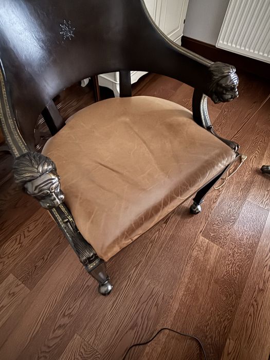 Крісло вінтажне, декор ЛАТУНЬ, ШКІРА