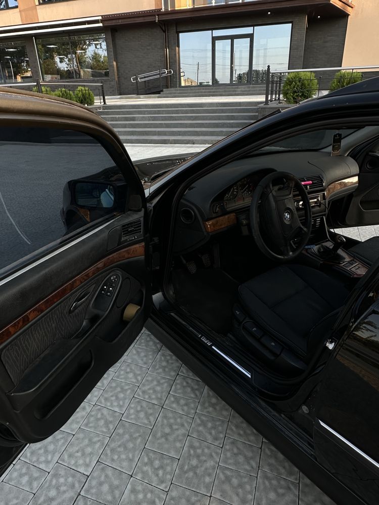 BMW E39 m50b20.