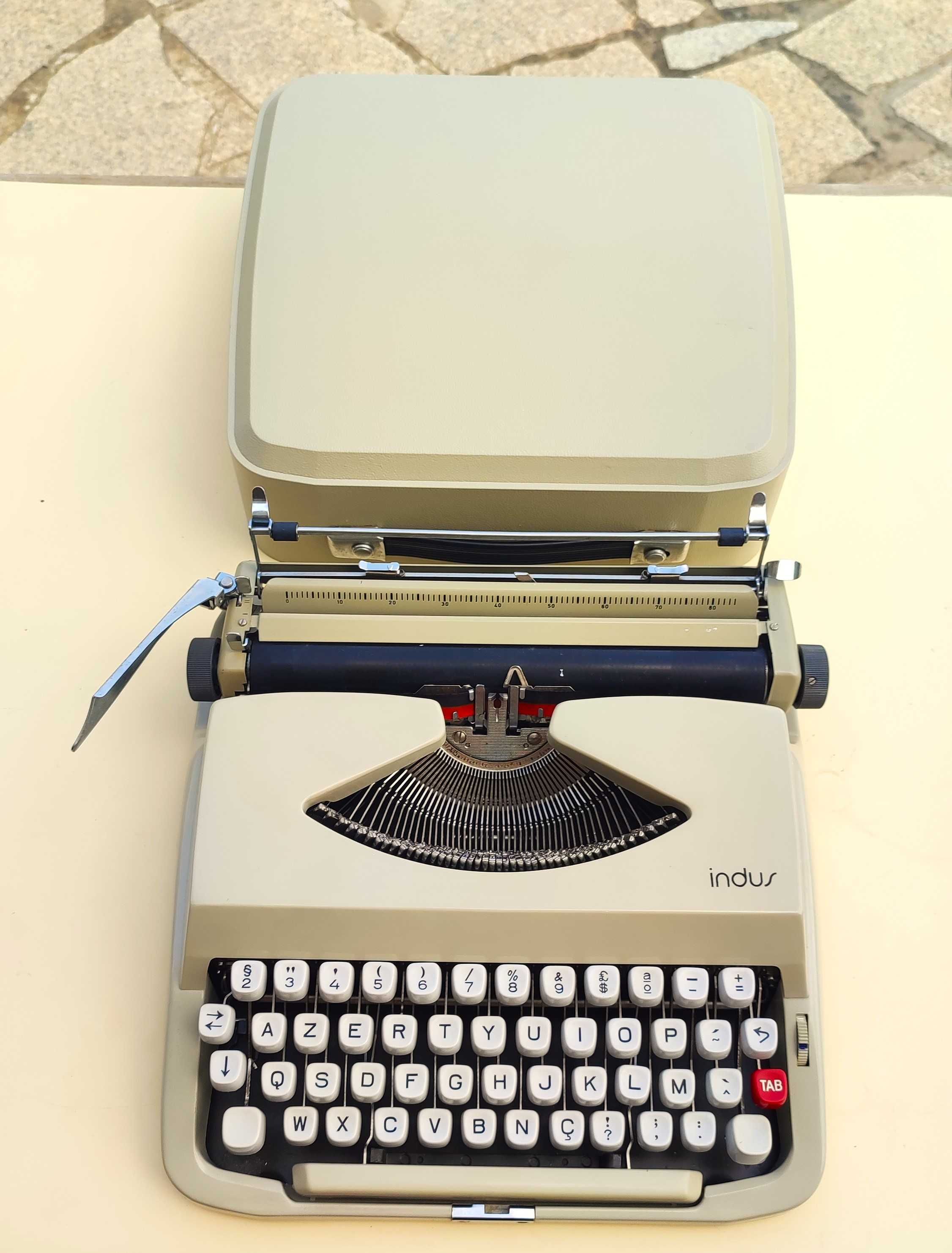 Máquina de escrever manuel antiga – vintage