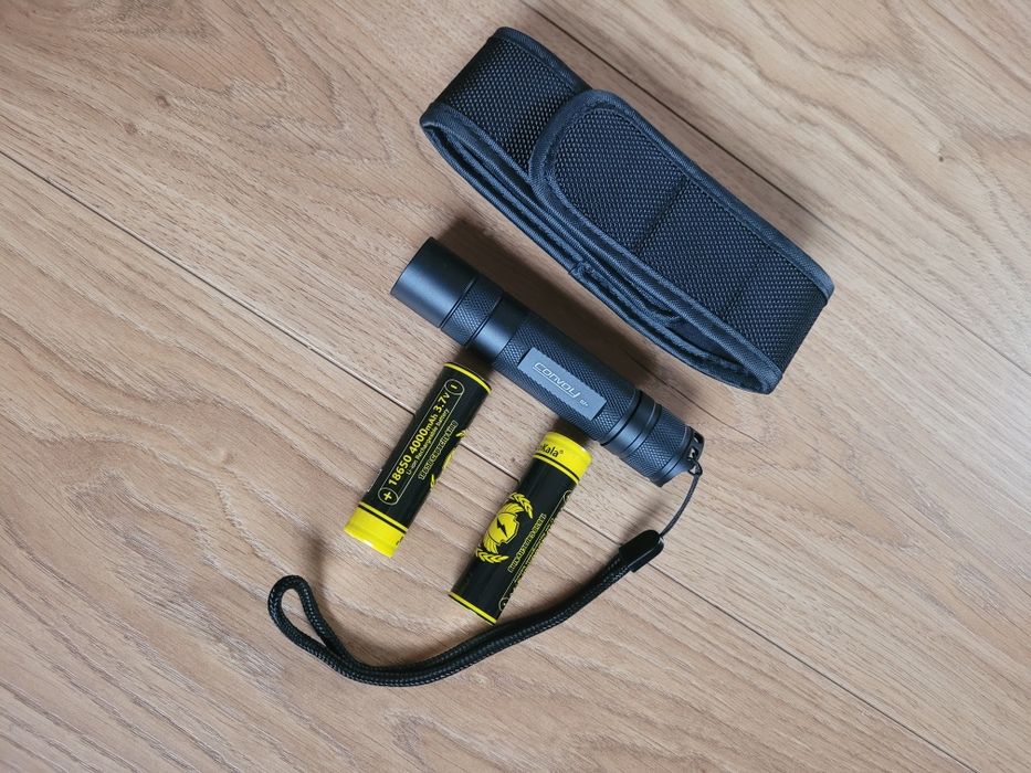 Latarka Convoy S2+ SST40 + 2 ogniwa 18655 Litokala 4000 mAh + futerał