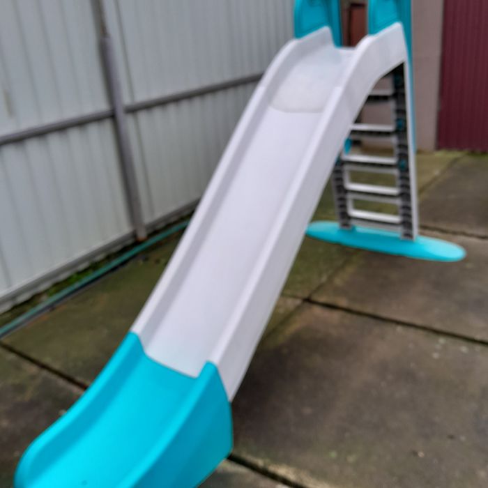 Дитяча горка для дітей.