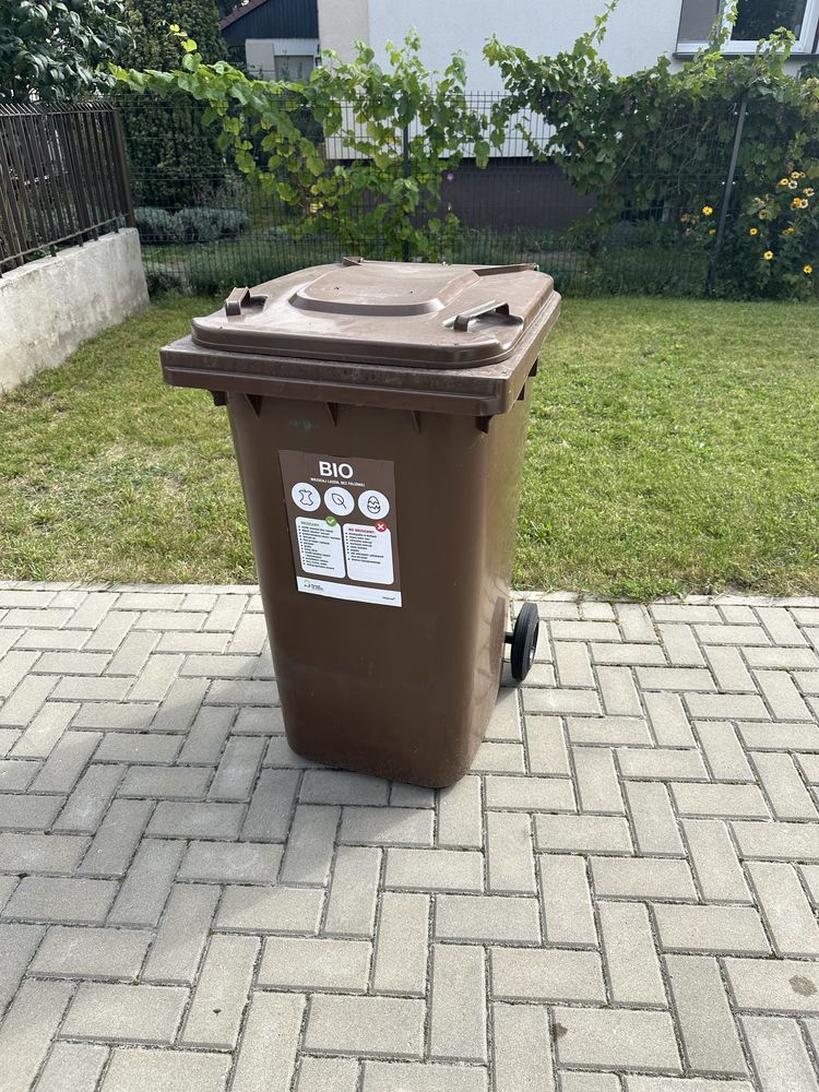 Pojemnik bio duzy, do naprawy