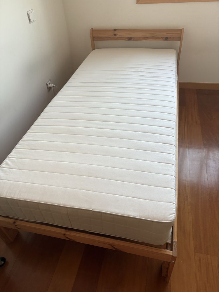 Cama de Solteiro Completa IKEA – Colchão + Estrado