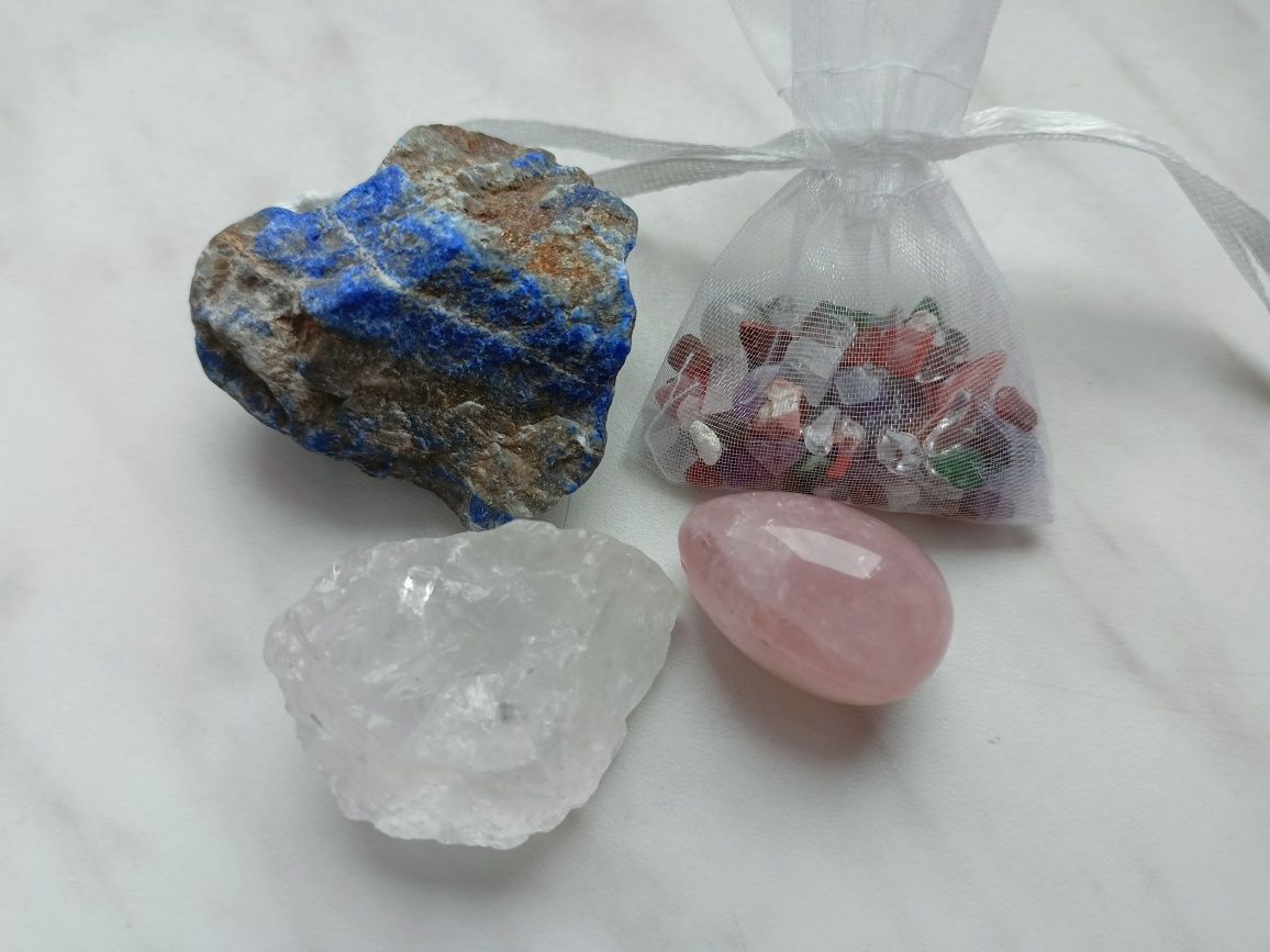Zestaw kamieni naturalnych: lapis lazuli , kwarc różowy , czysty kwarc