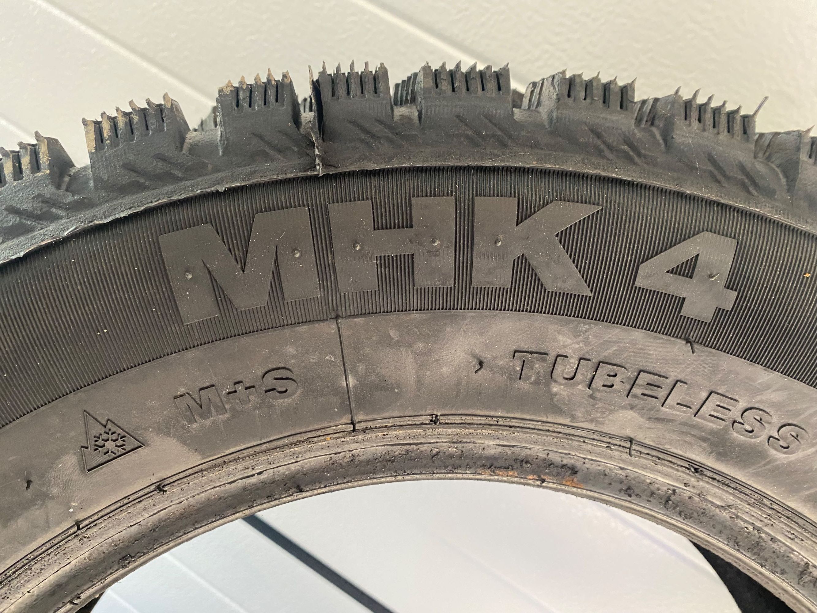 Opona zimowa 195/65 R.15 91T MARKGUM MHK4 bieżnikowana