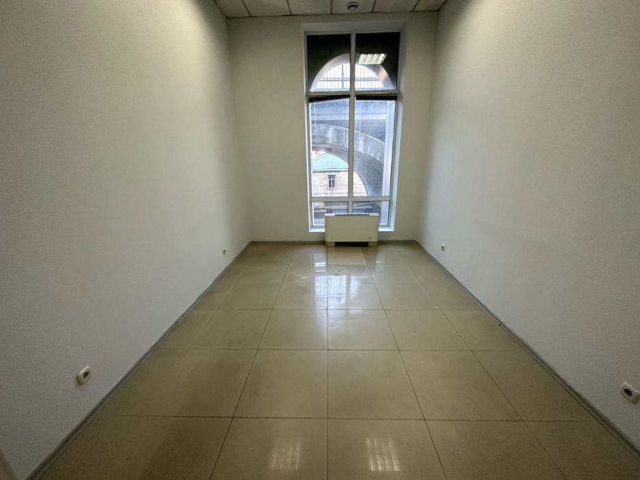 Фасадне приміщення під салон краси або клініку, 117м2, без комісії