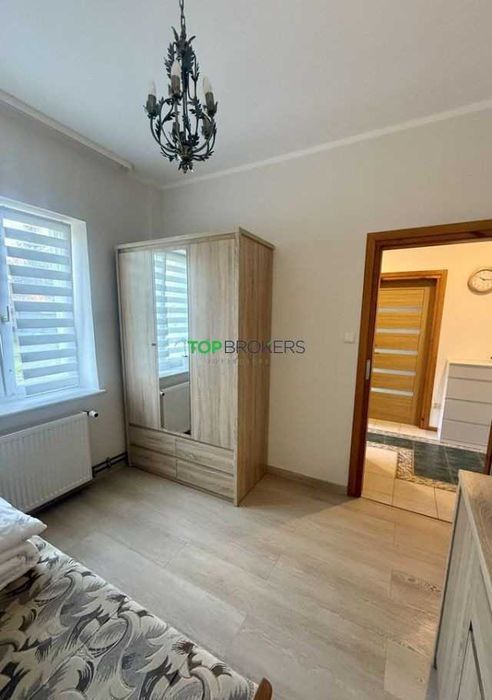 Kameralny parterowy dom przy lesie