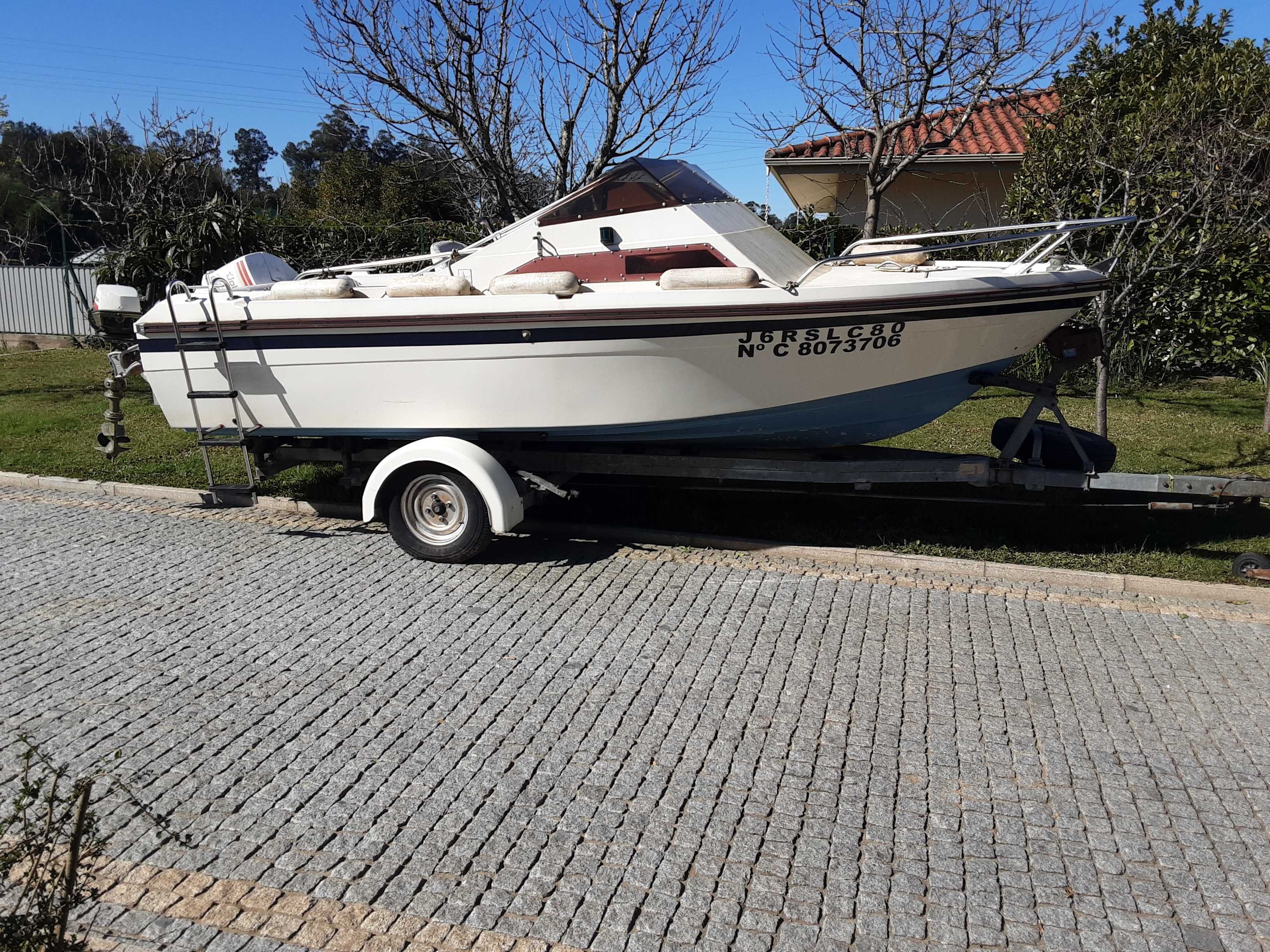 Vende barco 7m moteurs Jackson barco com remorque