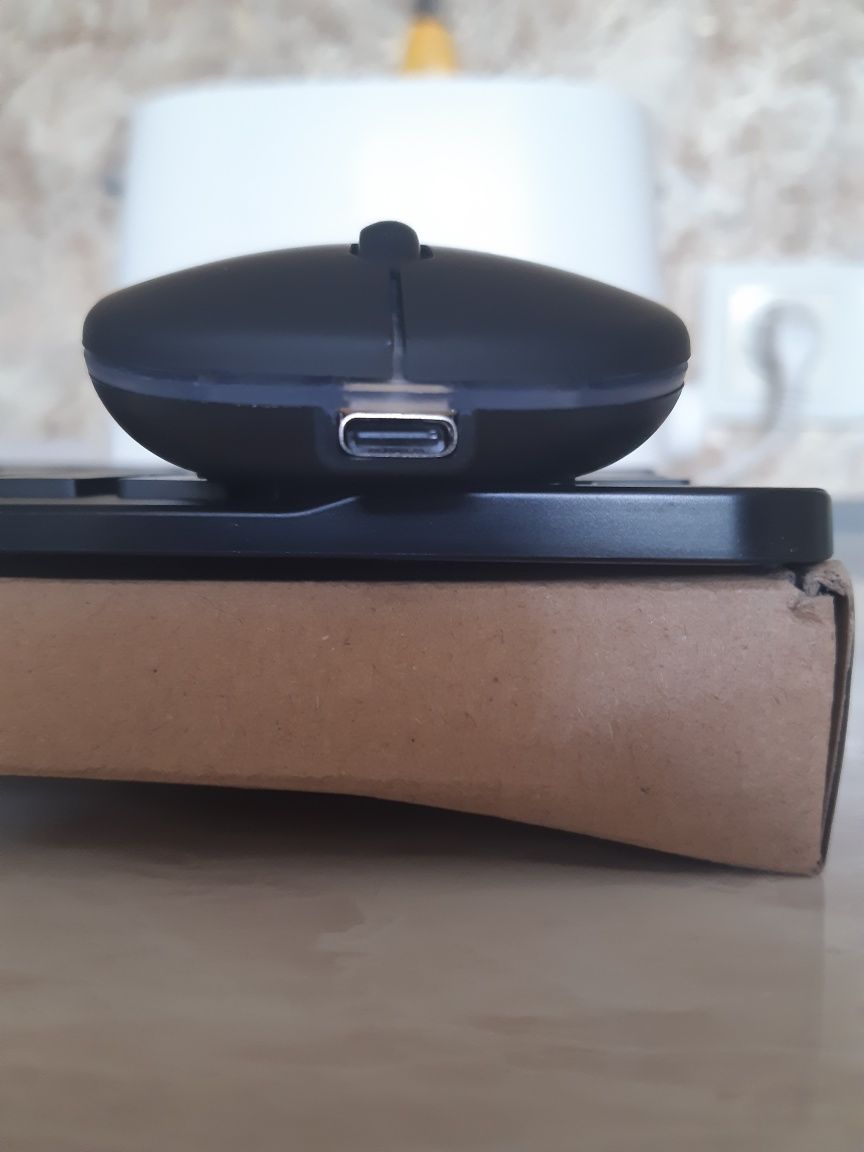 Bluetooth клавиатура+мышь с RGB подсветкой.
