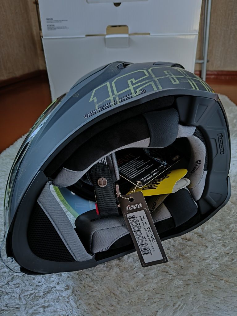 Мотошолом Icon Airflite MIPS Demo.