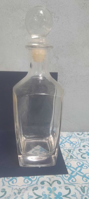 Karafka szklana na whiskey, koniak, nalewkę