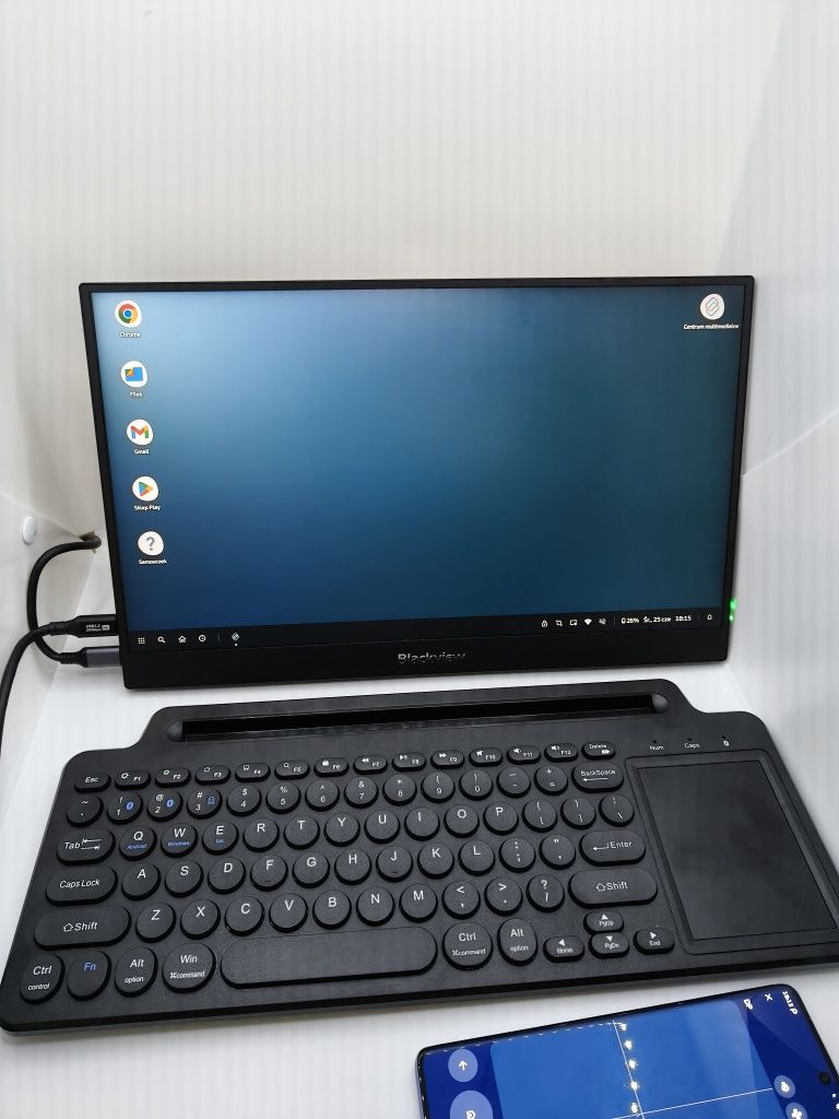 Motorola edge 50 pro z monitorem Blackview i kawiatura bt z touchpadem