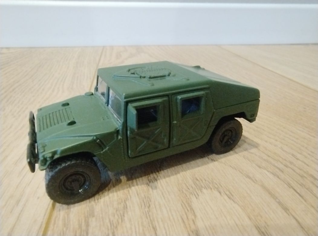 Humvee pojazd wojskowy, model 1:40