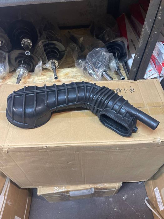Гофра воздуховода патрубка Audi 80/100 c3 2.0 048133357A