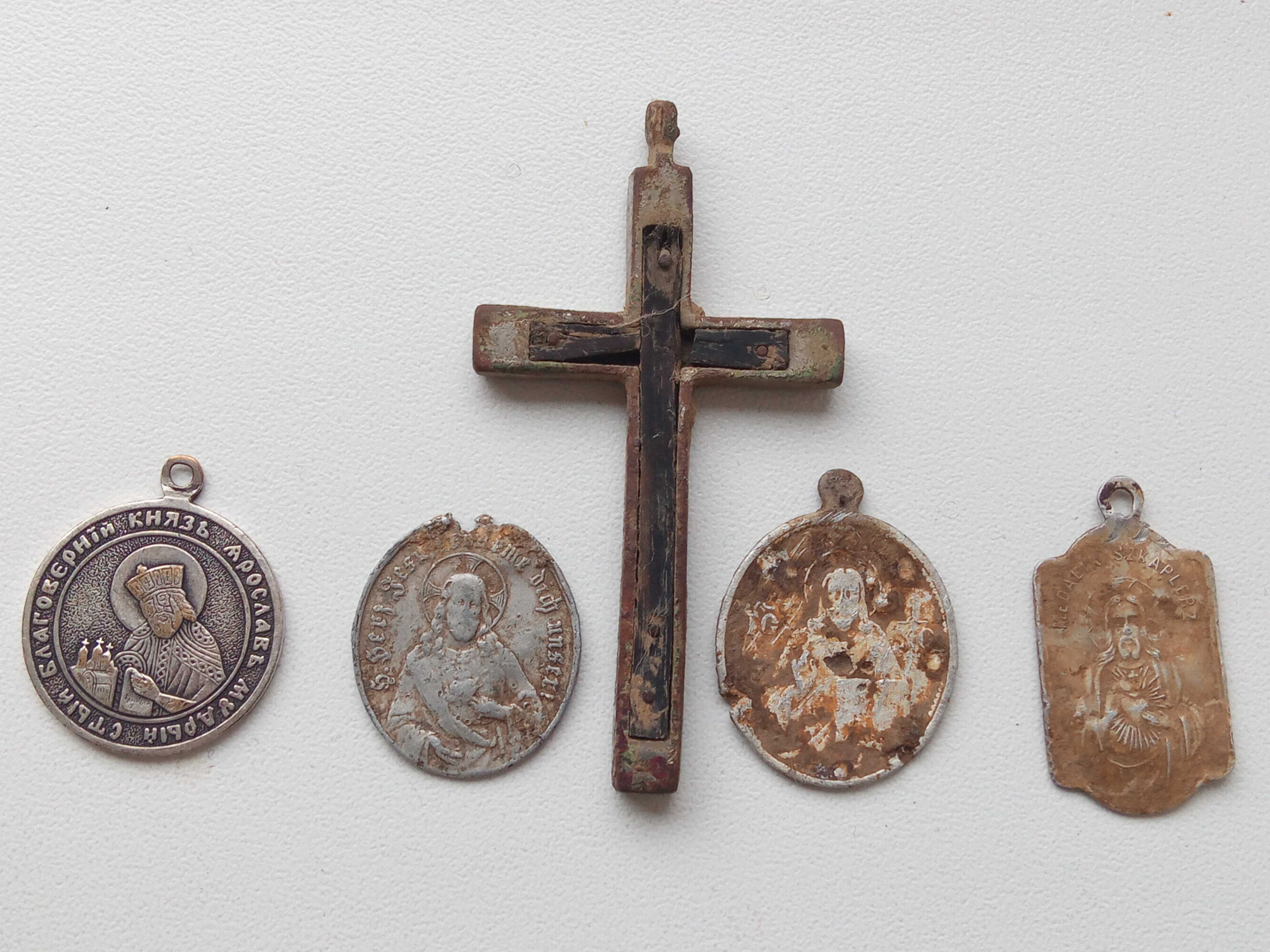 Старинные медальоны. Цена за все 100 грн