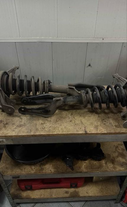 Продам стойку, правую !  (в сборе)! тесла модел y оригинал, 2024 год