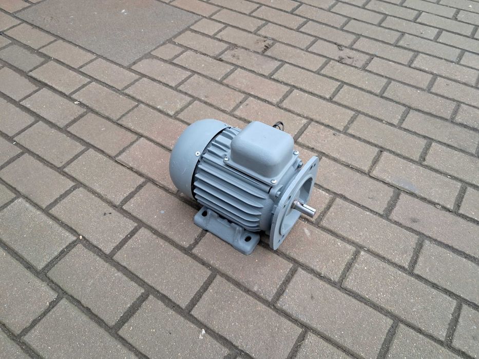 Silnik elektryczny wolnoobrotowy  0,4 kw  935 obrotów . Wysyłka