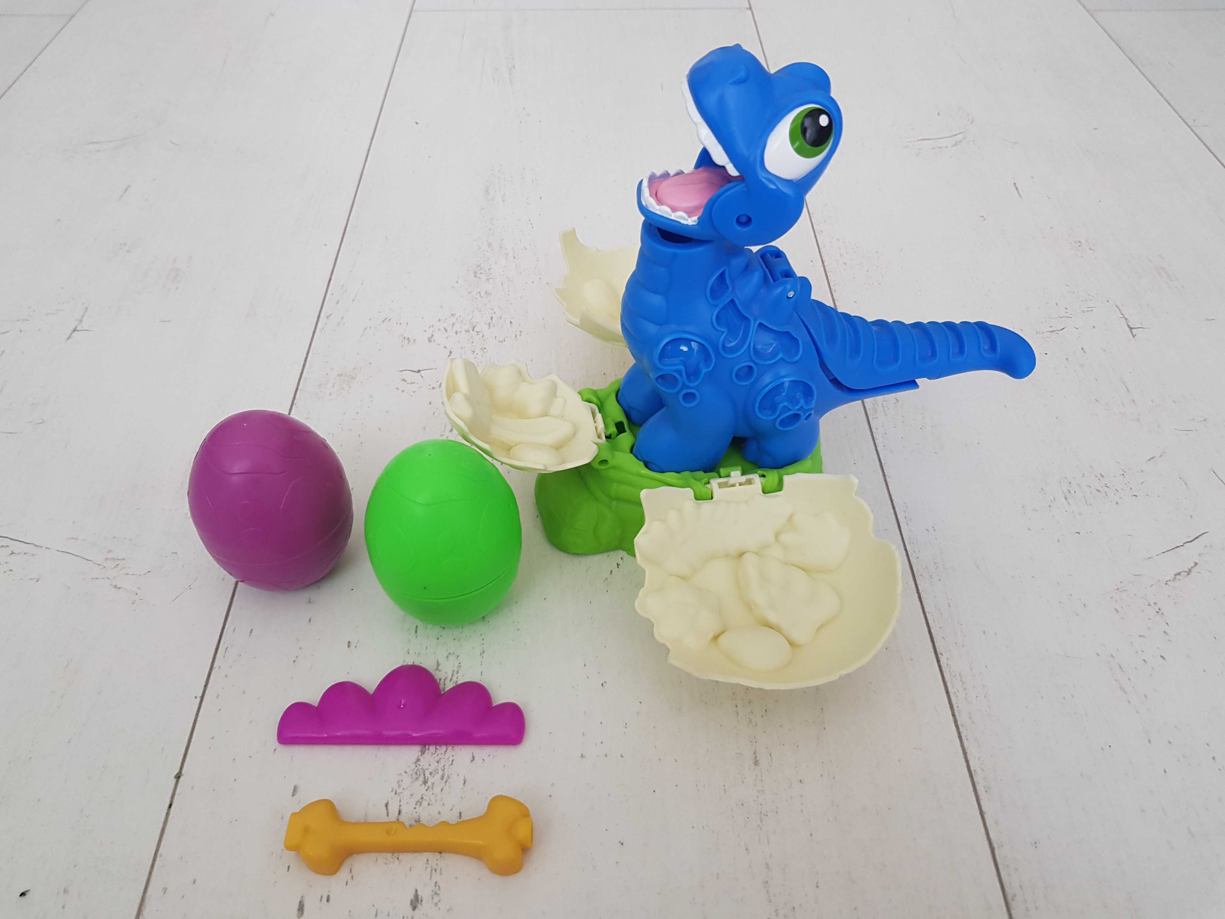 Play Doh wykluwający się dinozaur marki Hasbro