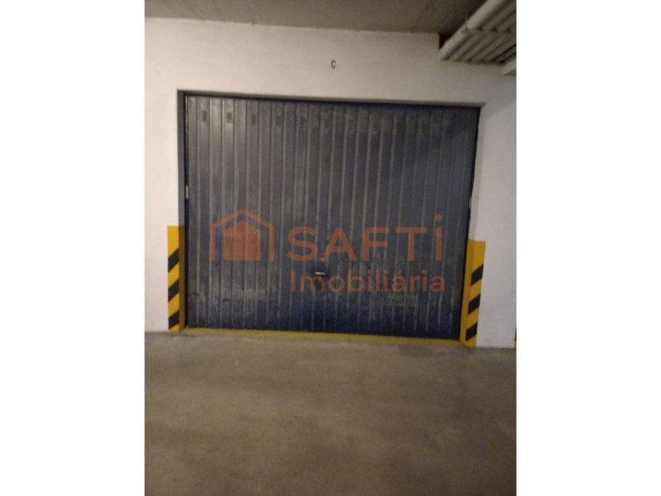 Vende-se garagem - Torres Novas