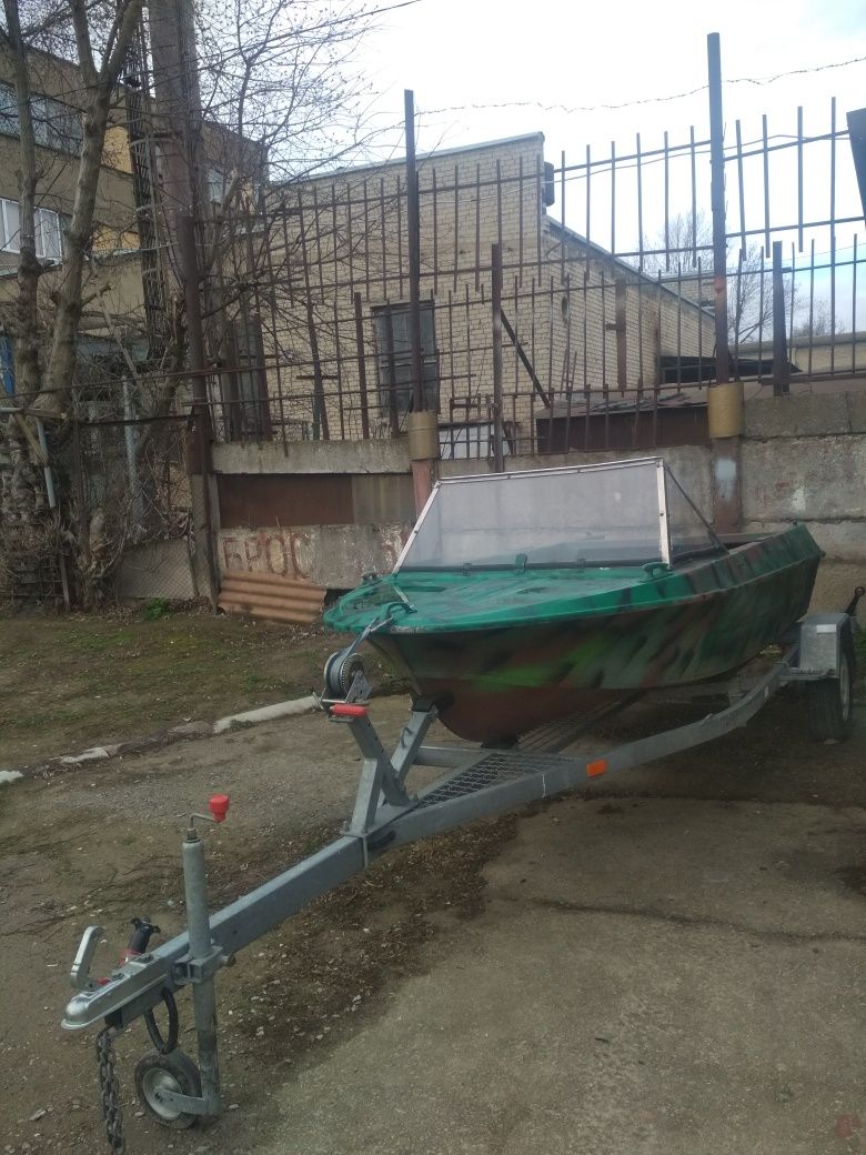 Лодка Крим гаражне зберігання з документами Срочно