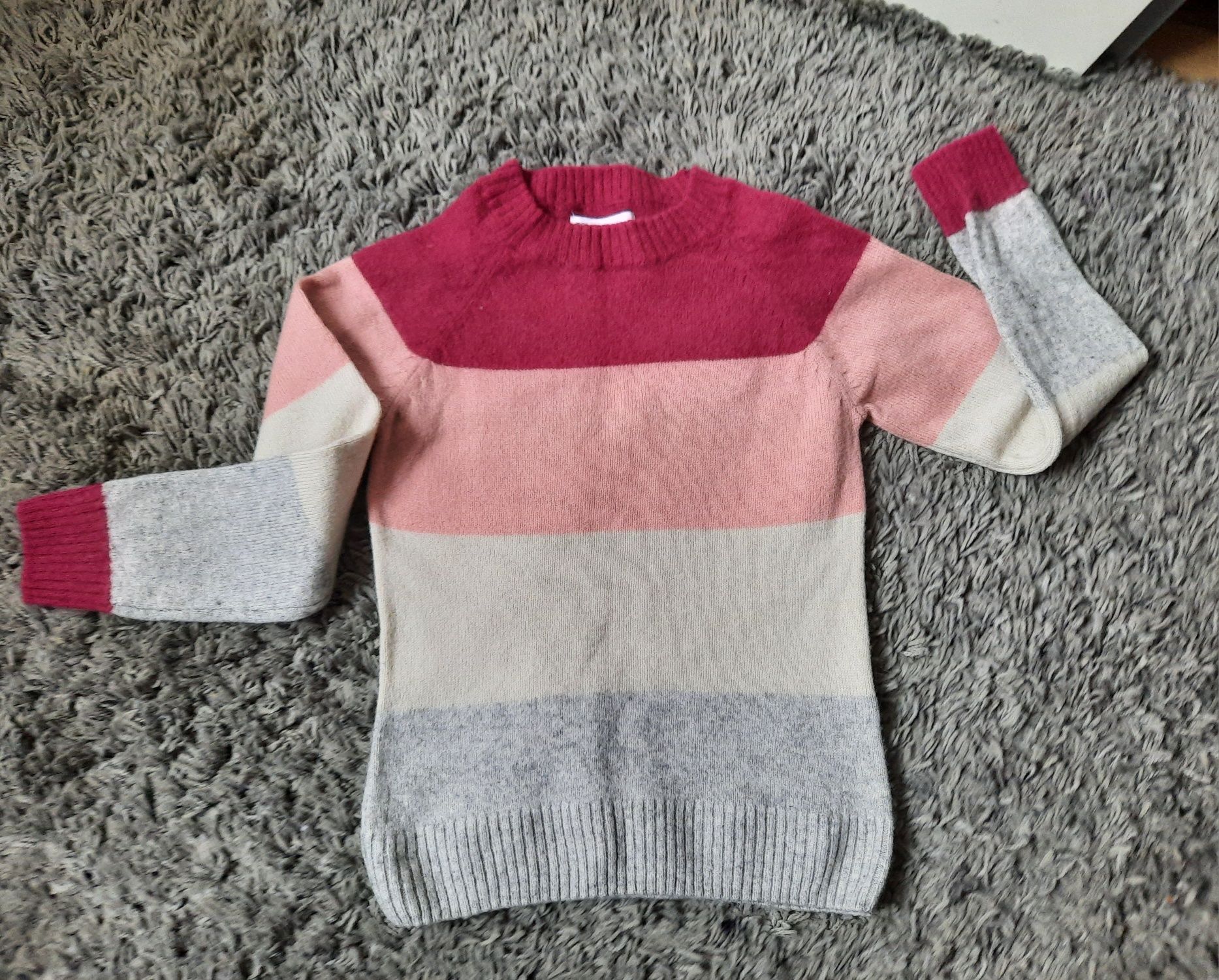 Sweterek dla dziewczynki WOW 80% wełna jagnięca r. 134