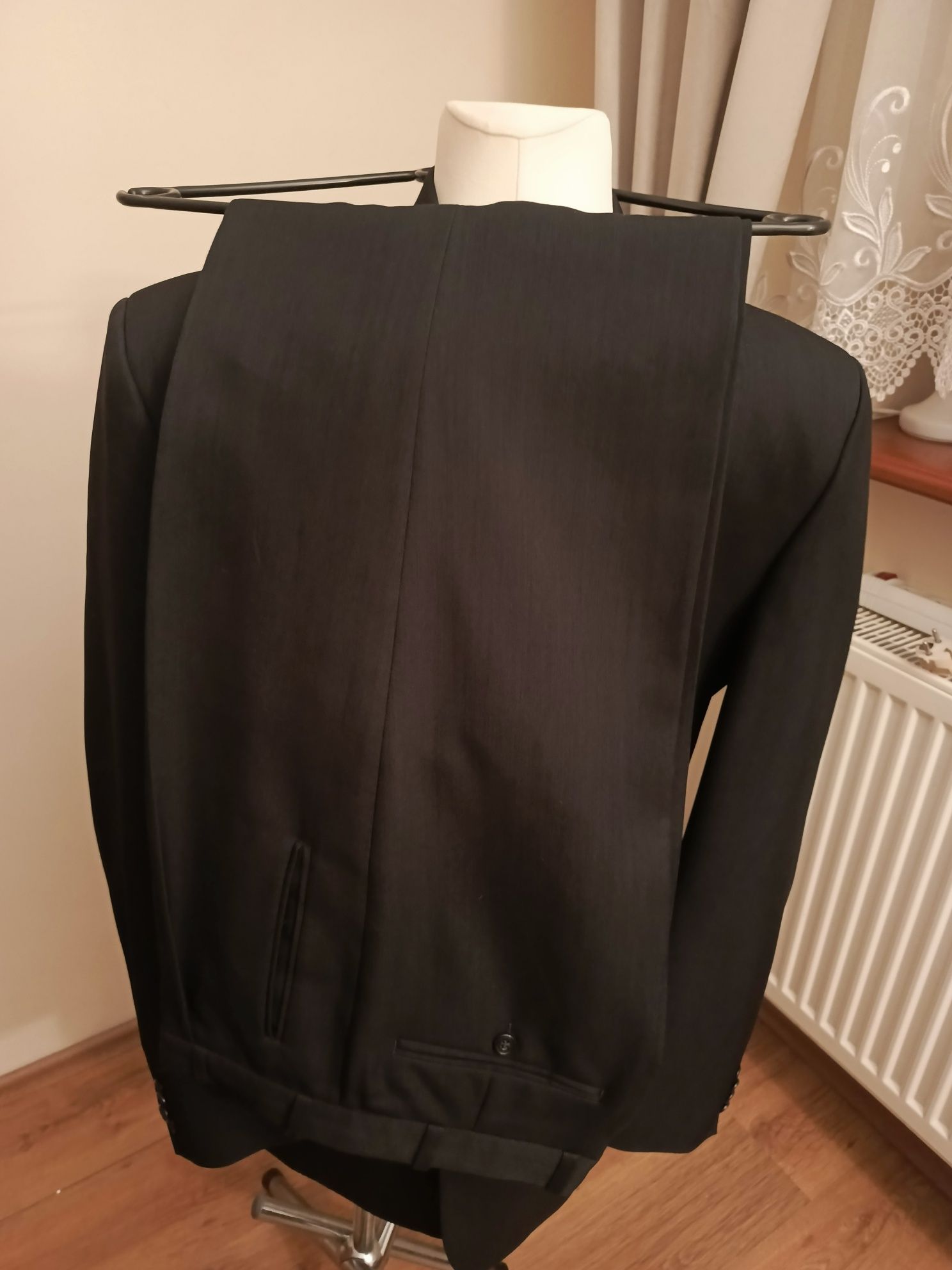 Garnitur męski z kamizelką