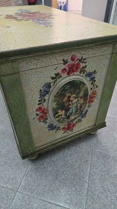 Baú antigo em excelente estado