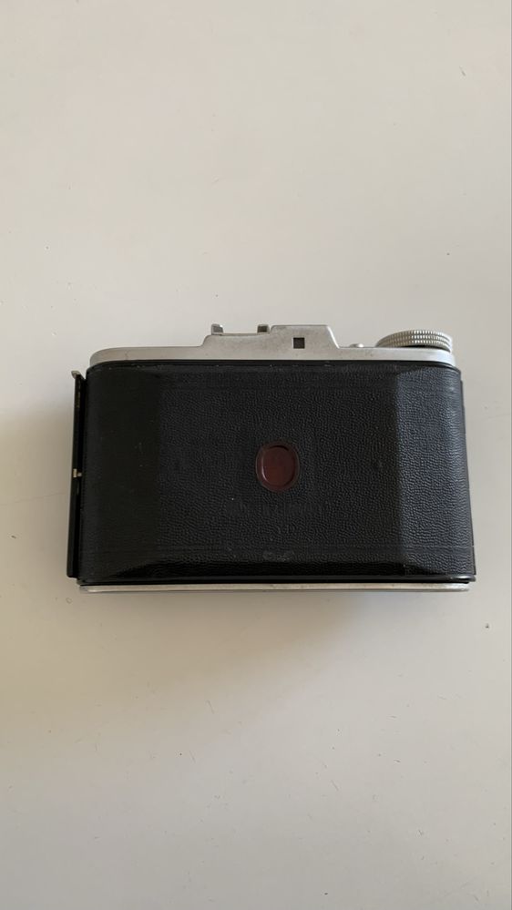 Máquina fotográfica vintage ADOX com tripé