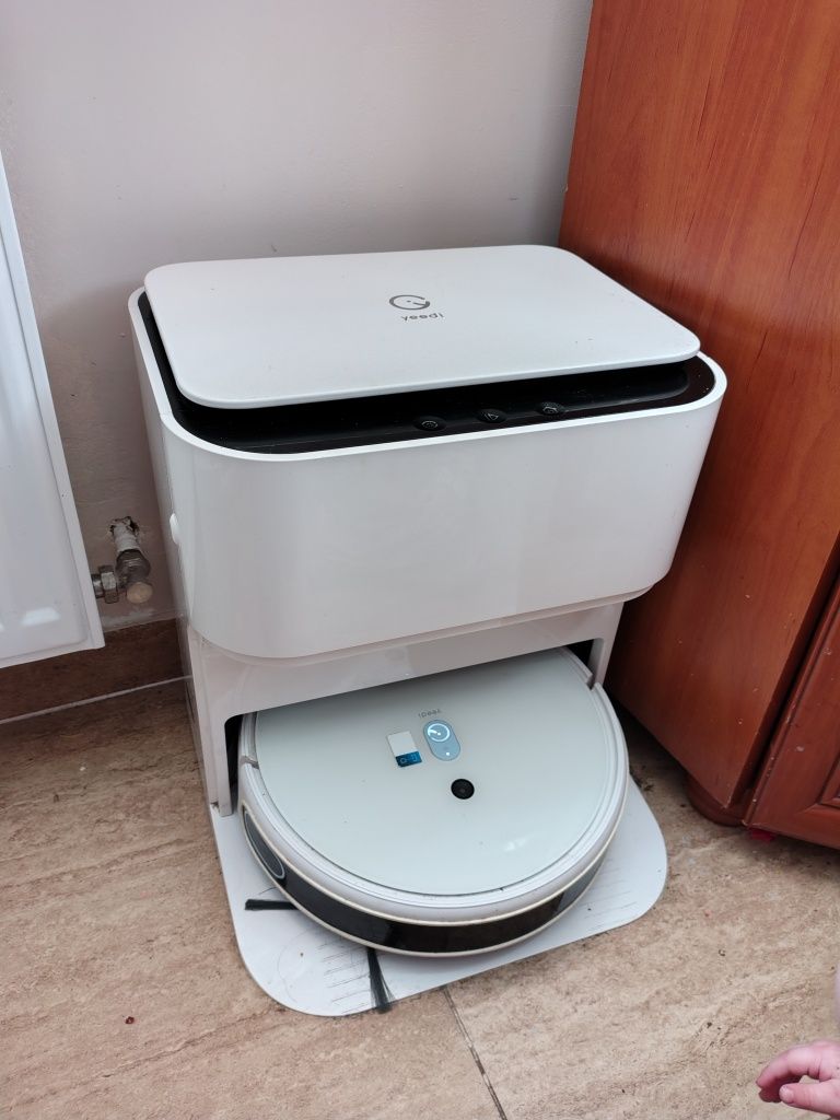 Robot sprzątający mop 2w1 yeedi stacja