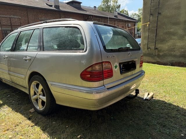 Mercedes E 320 4matic sprzedam na części - w całości