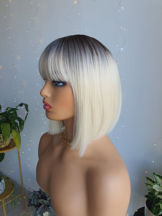 Peruka platynowy blond odrost bob z grzywką naturalna fryzura