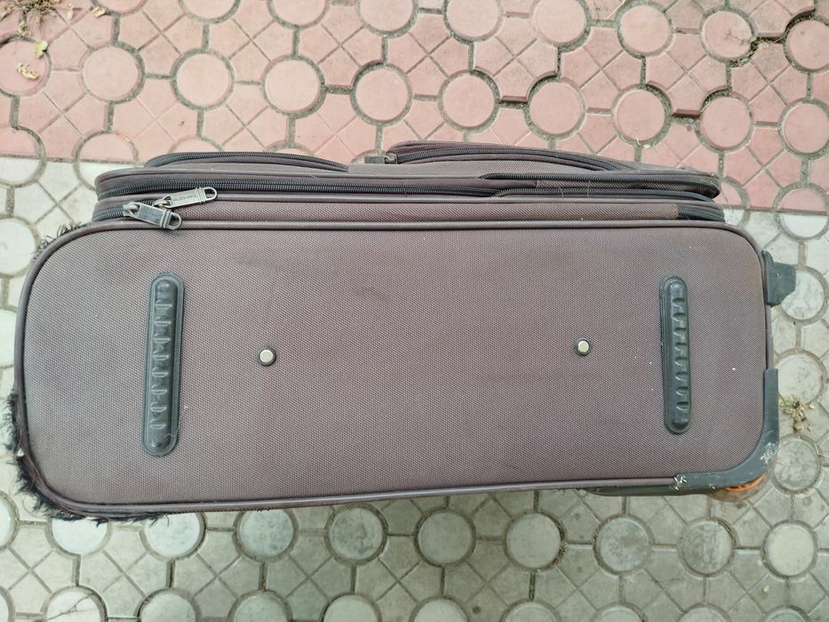 Чемодан дорожный