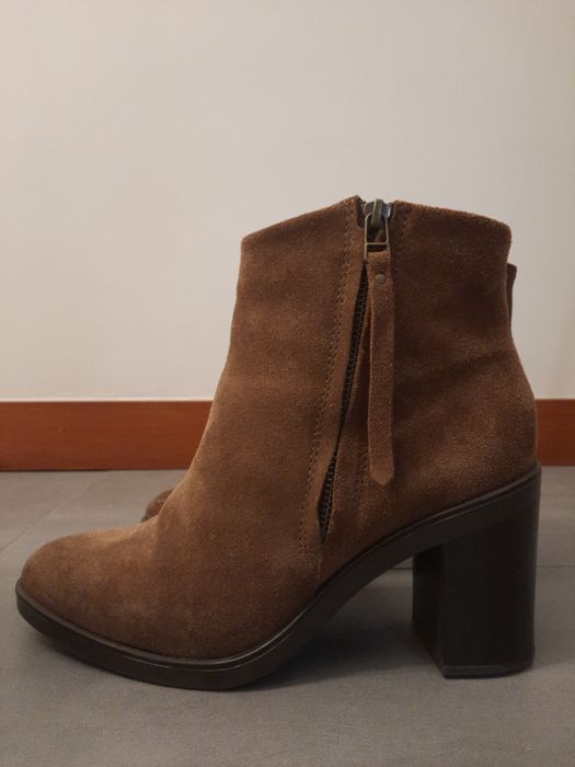 Botas com tacão praticamente novas