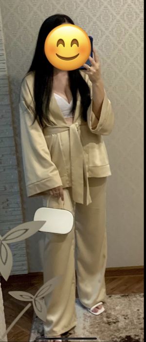 Костюм атласний