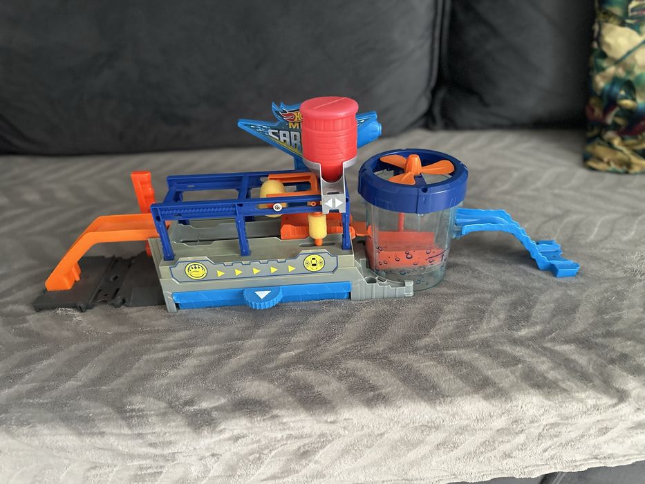 Ігровий набір Hot Whells Велика автомийка