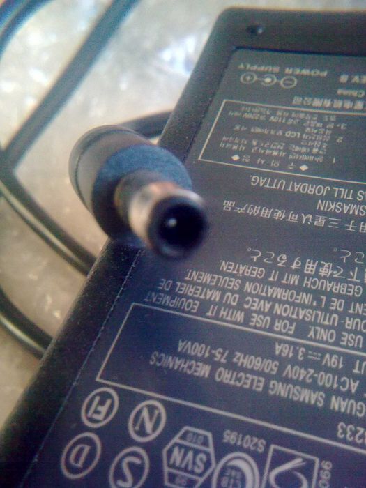 Новый Адаптер Samsung ноутбука 19V. 3,16A Зарядка Блок питания