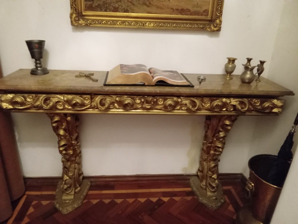 Consola em talha dourada e mármore