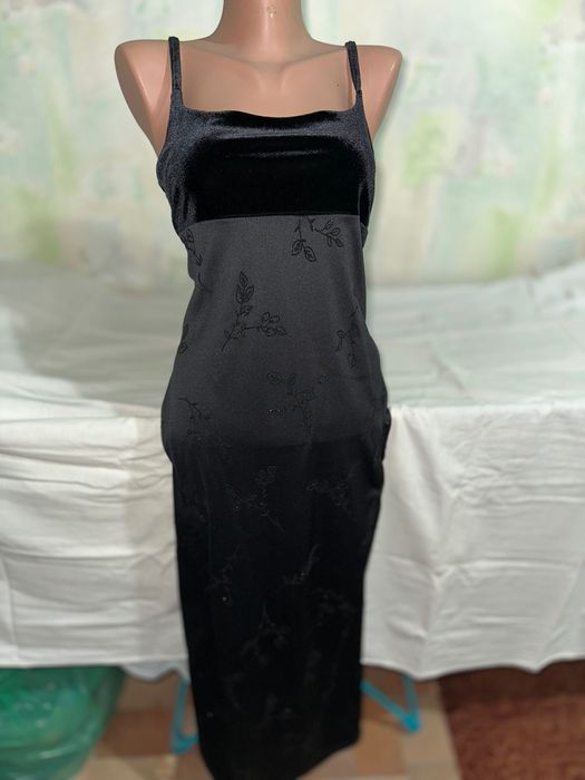 Вечірні сукні міді