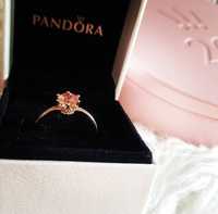Pierścionek solitaire Różowa lśniąca korona pandora