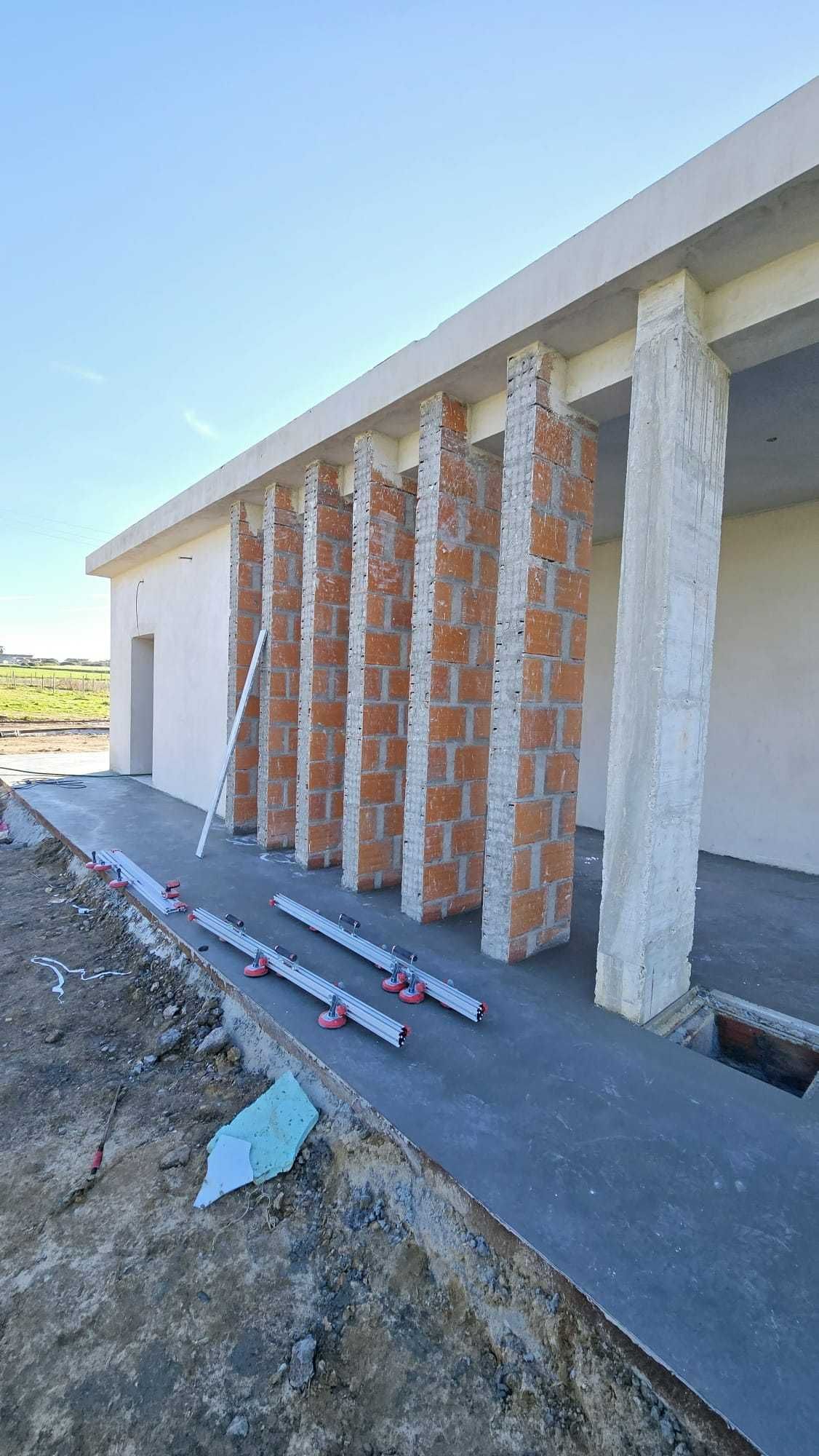 Construção e remodelação raiz