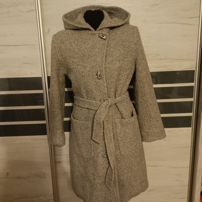 Płaszczyk zimowy z kapturem