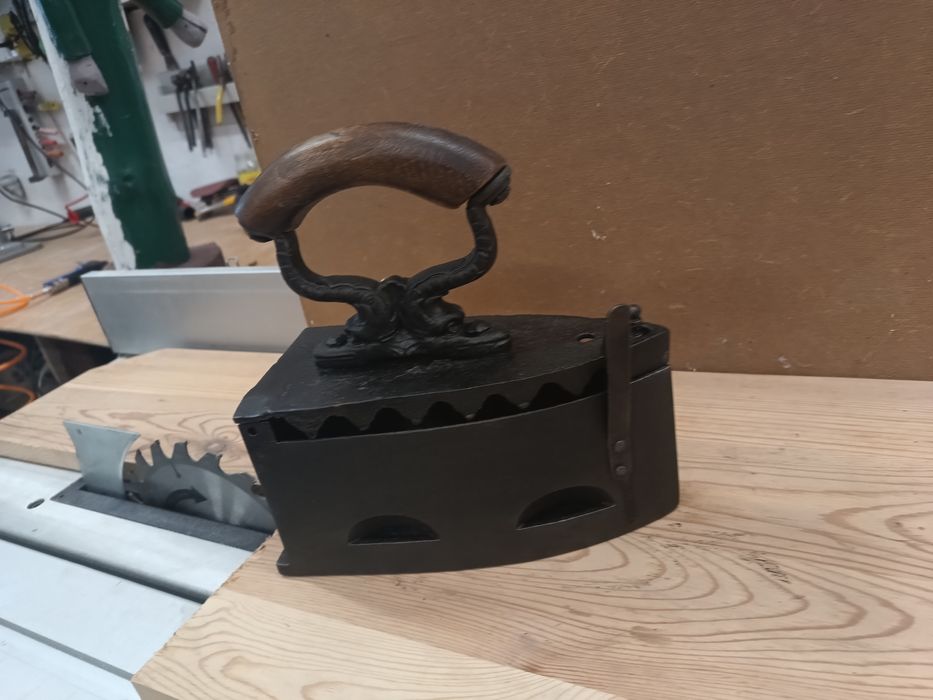 Stare zelazko zabytkowe