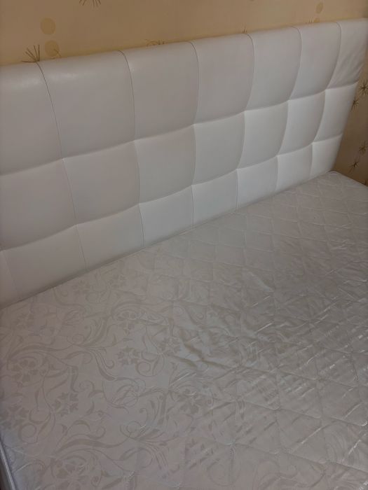 Продам ліжко двоспальне 180х200