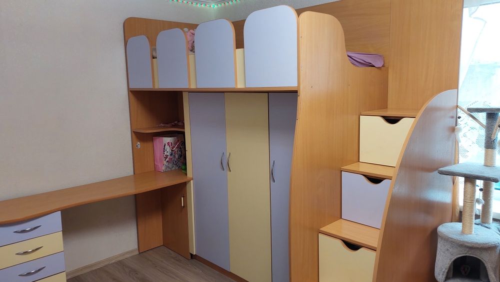 Ліжко-спальня...