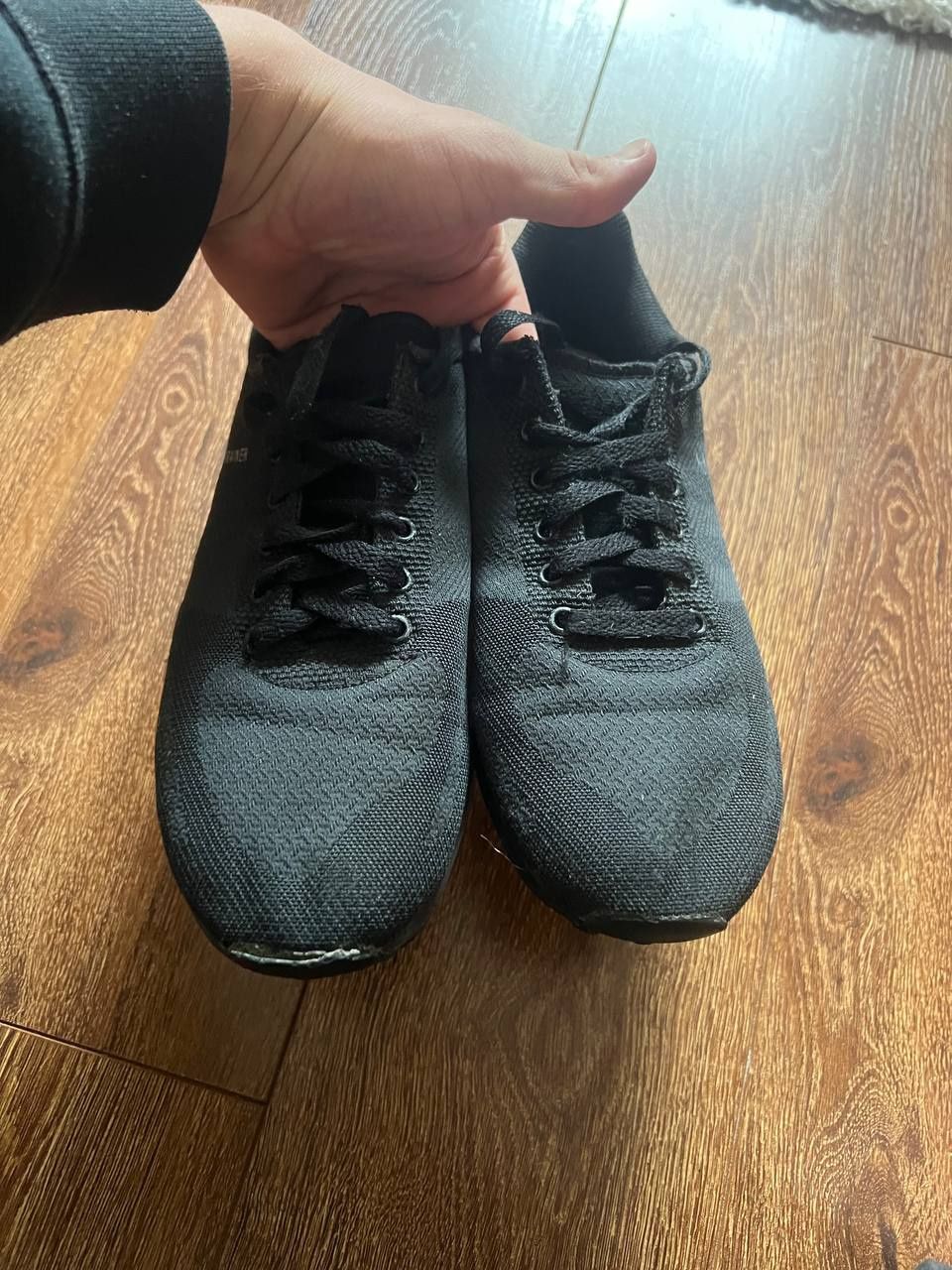 Продам оригінальні кросівки Adidas