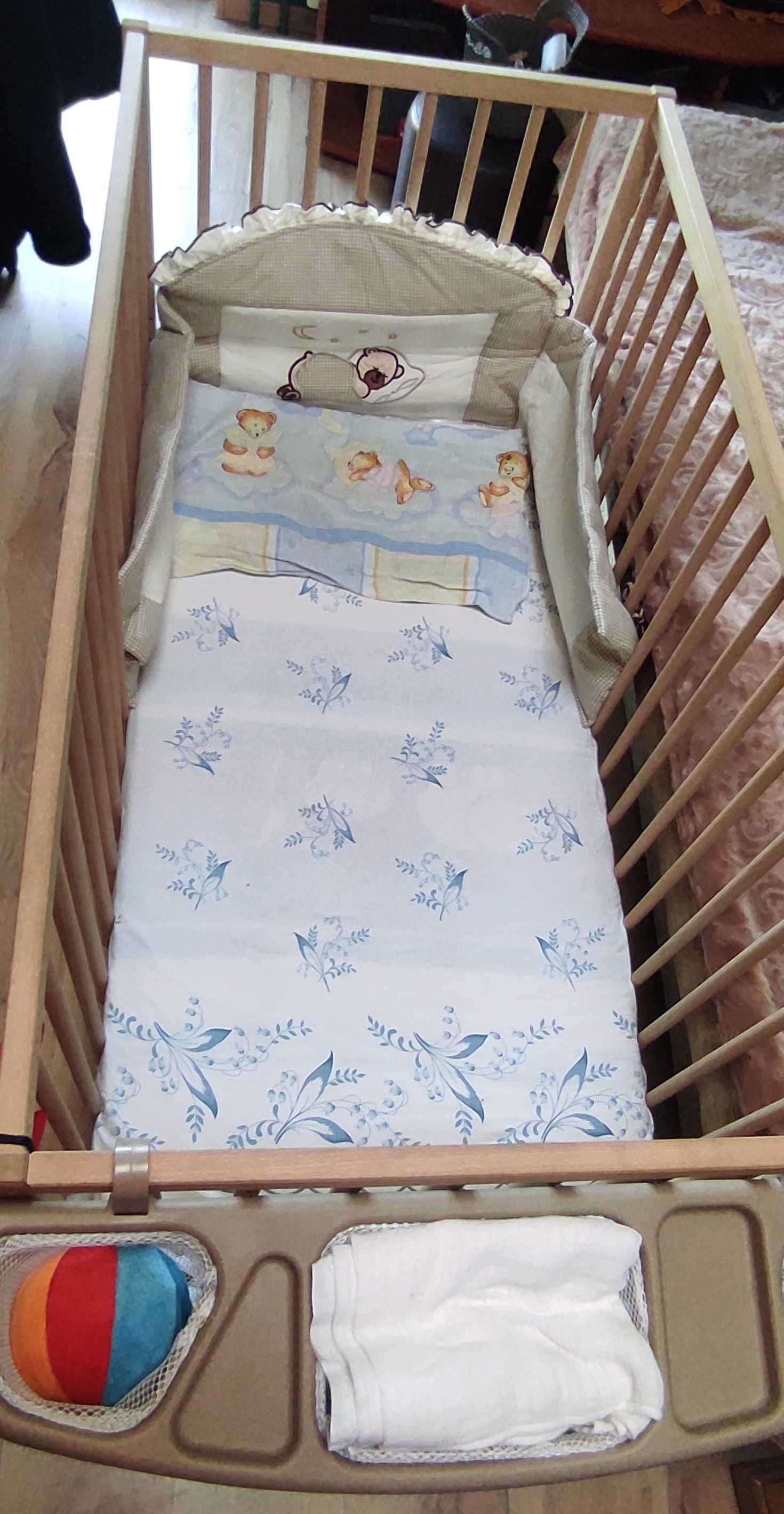 Solidne łóżeczko dziecięce drewniane + materac + kołderka, stan bdb
