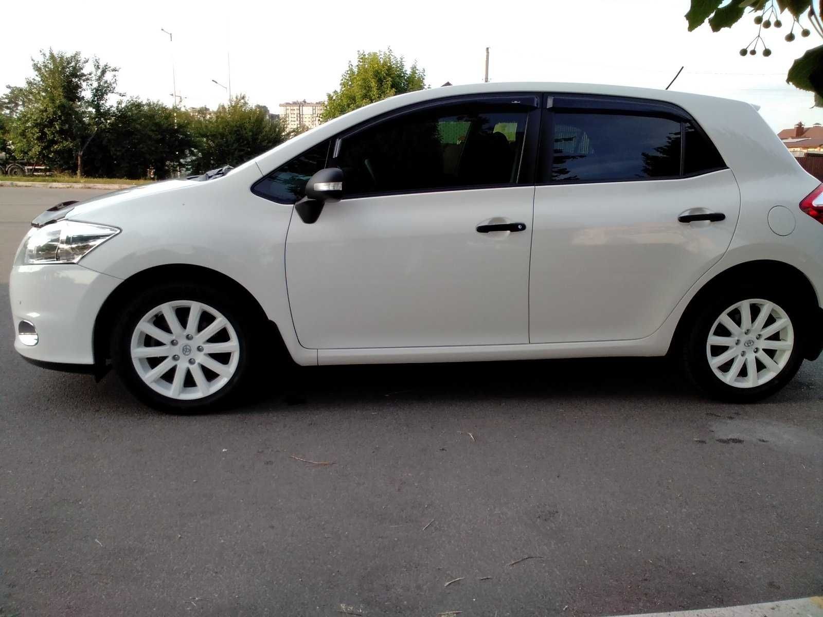 Продам Toyota Auris 1.6 AT 2012 року
