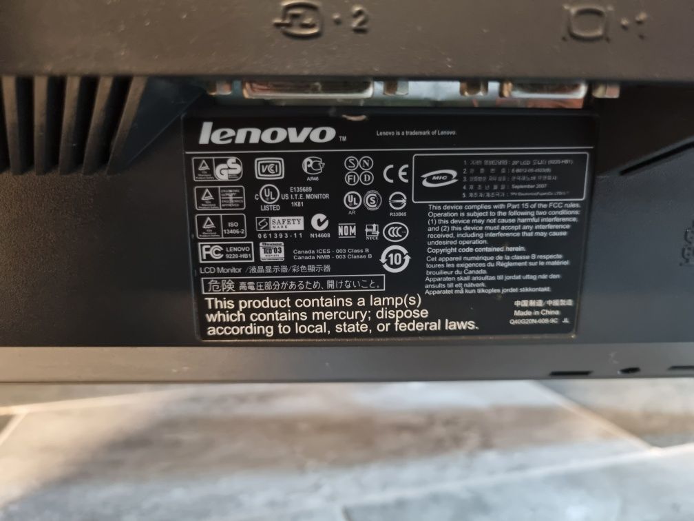 Monitor lenovo 20"